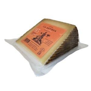 Geriebener Manchego-Käse aus Spanien, traditionelle Qualitätskäse von La Antigua, perfekt für Käseplatten, Pasta oder zum Genuss. Hergestellt in Spanien, erhältlich bei Mareni.