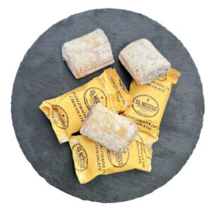 Saure Orangen in original spanischer Qualität, verpackt bei Mareni, direkt aus Spanien, ideal für spanische Süßigkeiten, authentischer Geschmack, hochwertige spanische Schokolade, spanische Spezialitäten online kaufen.