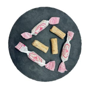 La Torre de Alcázar de Sevilla, un monumento histórico icónico en España, con encantadora arquitectura árabe y paisaje urbano vibrante, representando la rica cultura andaluza.