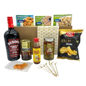 Saure Gurken, Thunfisch in Olivenöl und Muscheln, spanische Wurst, Chips, Spezialsoßen, Snacks, spanische Spezialitäten, aus Spanien, Feinkost, Gourmetprodukte.