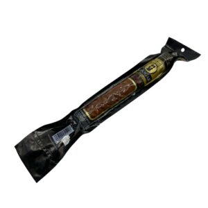 Geräucherte spanische Wurst in Kunststoffverpackung, ideal für delikate Tapas und Snacks. Hochwertiges spanisches Fleischprodukt, direkt aus Spanien, für Feinschmecker und Fleischliebhaber.