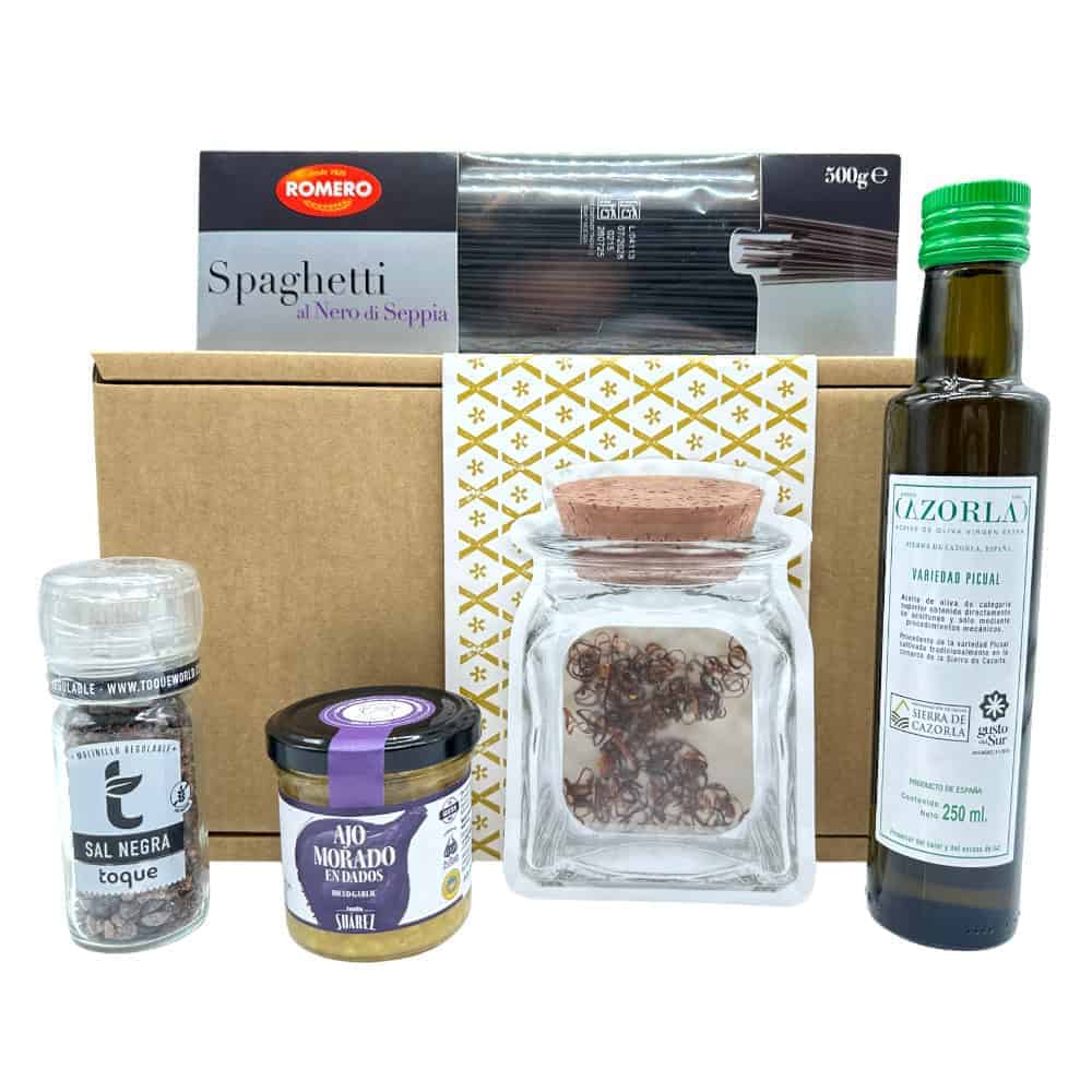 Handgemachte spanische Pasta mit Olivenöl, Knoblauch, Meersalz und Paprikaflocken, direkt aus Spanien, perfekt für authentische mediterrane Küche.