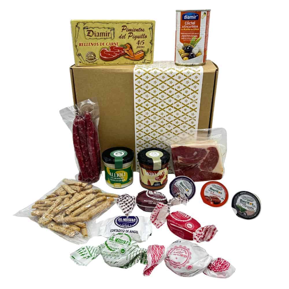 Frühstückskorb mit spanischen Spezialitäten, including Fleisch, Wurst, Olivenöl, und traditionelle Delikatessen, ideal für authentische spanische Küchenliebhaber.