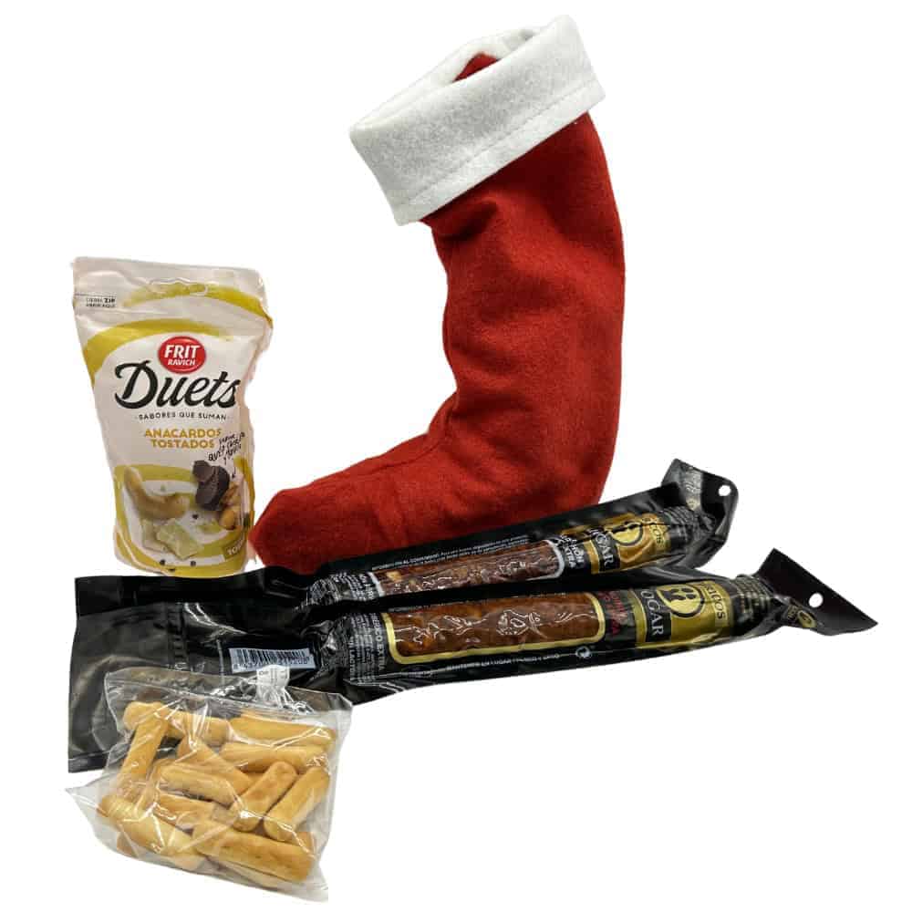 Freundliche Weihnachtsstiefel mit spanischen Leckereien, including Schokoladen, Käse und Snacks, perfekt für festliche Stimmung aus Spanien.