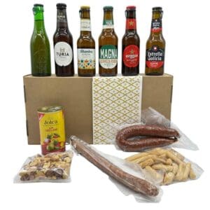 Mit spanischen Spezialitäten und Craft-Bier-Box: Auswahl an spanischen Bieren, Chorizo, Konserven, Nüsse und Trockenfleisch, hergestellt in Spanien, perfekt für Feinschmecker und Bierliebhaber.