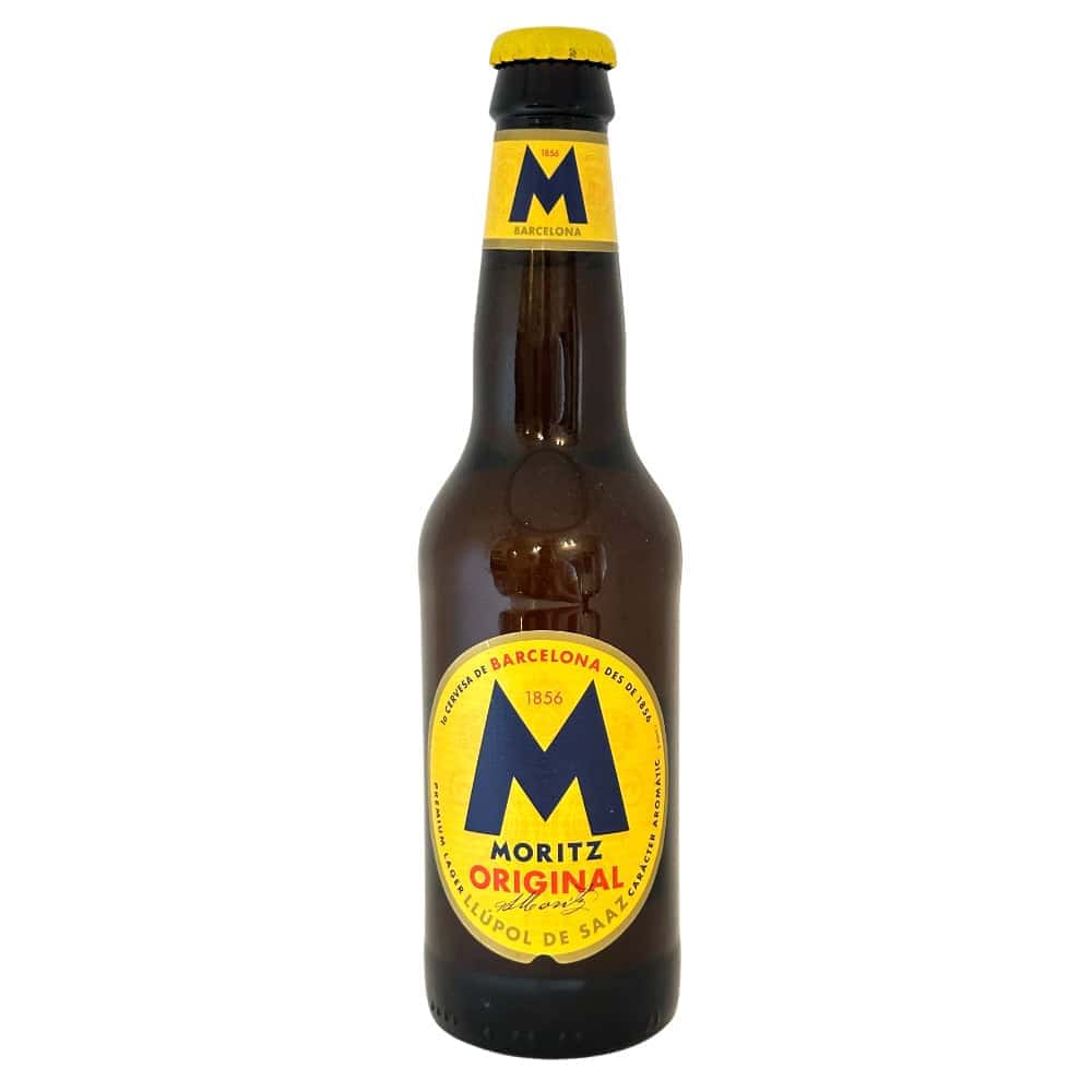 Mittelalterliche braune Bierflasche mit gelbem Etikett und blauer "M" aus Spanien, authentische spanische Getränkekultur, direkt aus Spanien, typisch für spanische Biermarken, ideal für Bierliebhaber und Sammler.