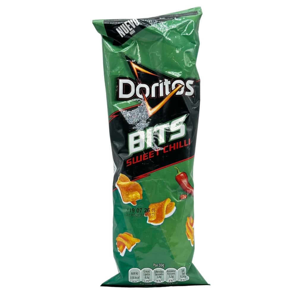 Doritos Bits Sweet Chilli Snack im grünen Beutel mit Chips und Chilis, spanische Herkunft, für SEO optimiert.
