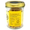 Geröstete Mandeln mit nativem Olivenöl extra und Fleur de Sel in einem Glasbehälter.