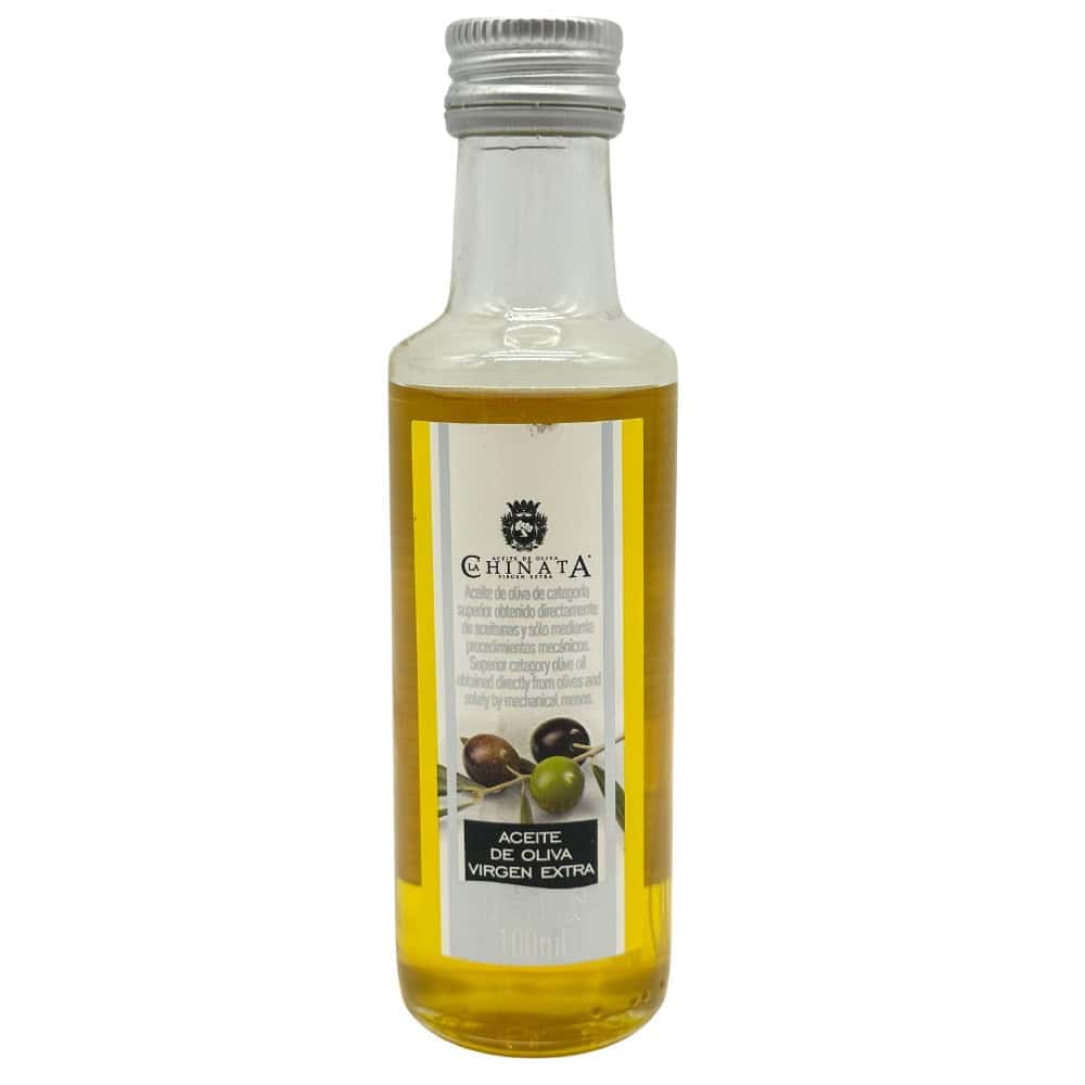 Kleines Fläschchen mit spanischem natives Olivenöl extra, transparent mit gelber Flüssigkeit, silberner Schraubverschluss.